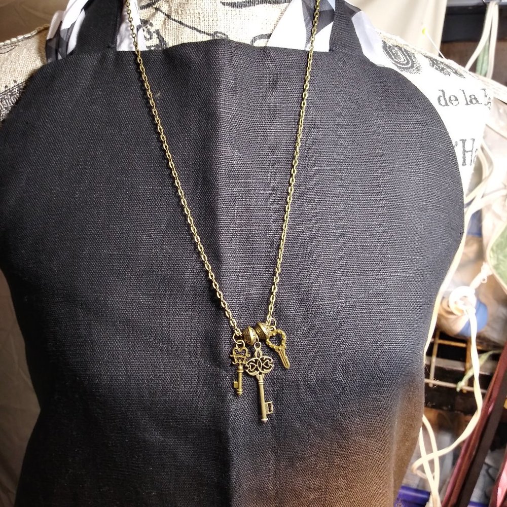 346 jeaniemade 3 Antique Brass Keys Necklace